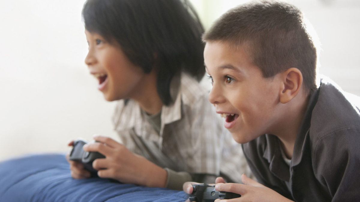 Un niño de 7 años asegura que su colegio le obliga a jugar a videojuegos toda la noche