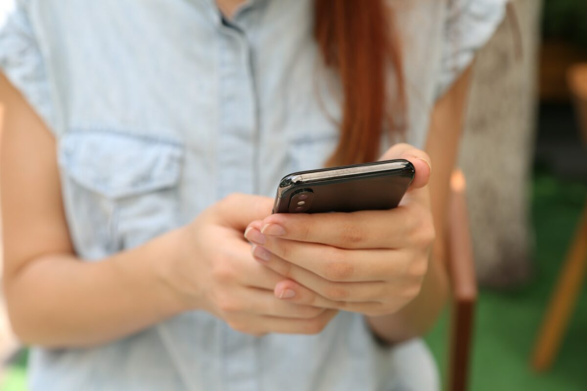 El truco que casi nadie sabe para programar mensajes por WhatsApp