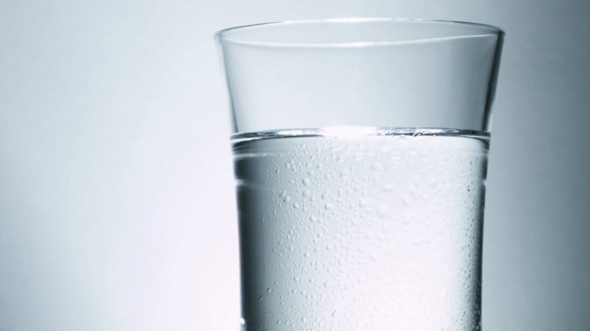 Agua y sal: lo único que necesitarás para cargar tu smartphone