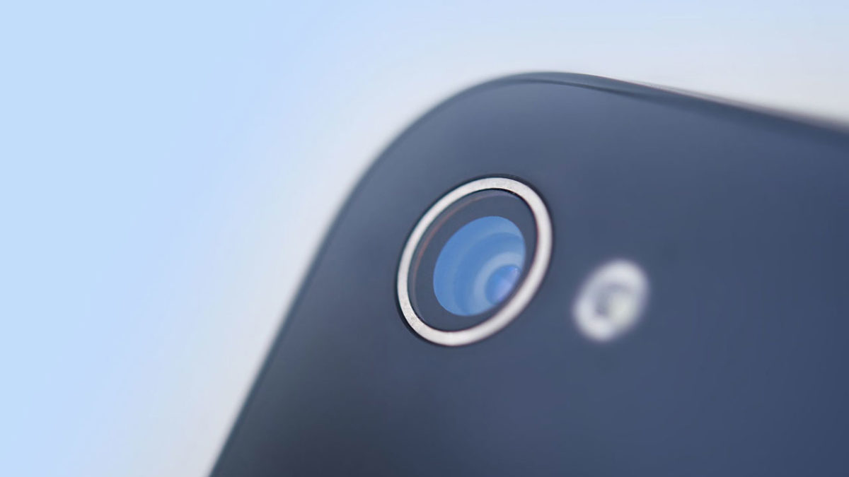 Así funcionan las apps que cualquiera puede descargar para espiarte a través del móvil