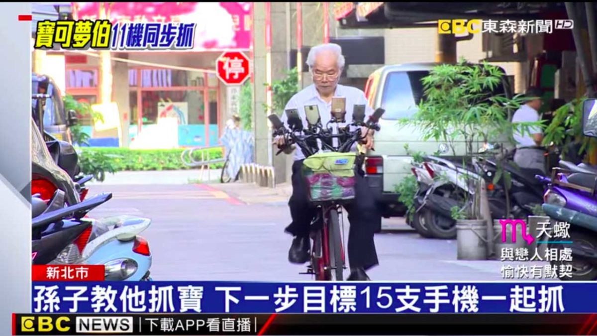 El “abuelo de Pokémon Go” evoluciona: juega con 21 móviles a la vez mientras va en bici