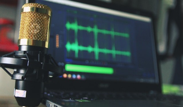 Micrófono y ordenador