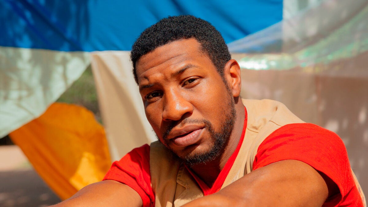 jonathan majors pega a las mujeres