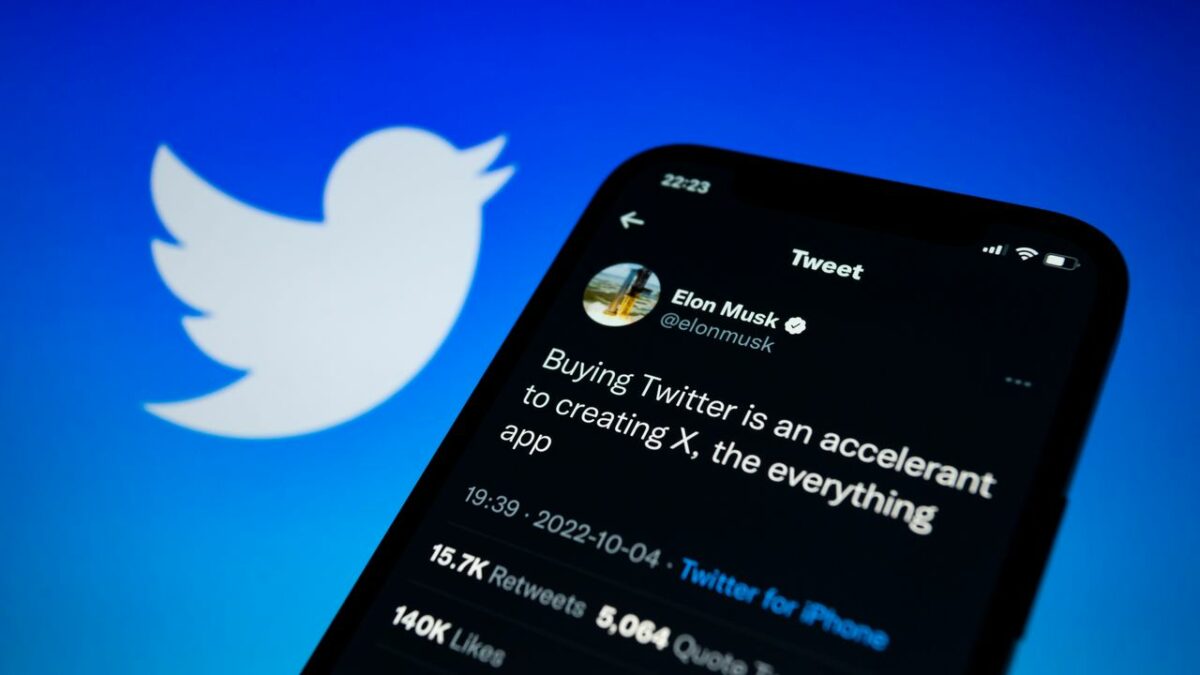 La gente odia tanto la X de Elon Musk que paga 25.000 dólares por no tenerla en su teléfono