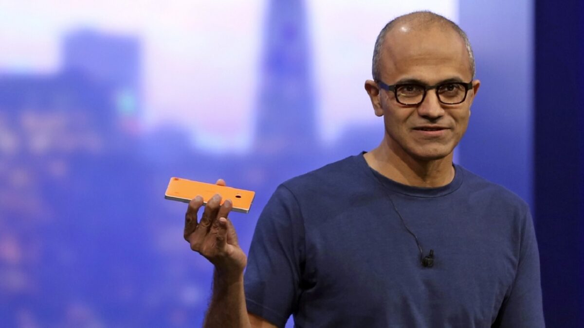 satya nadella confirma que la salida de Windows Phone fue dolorosa