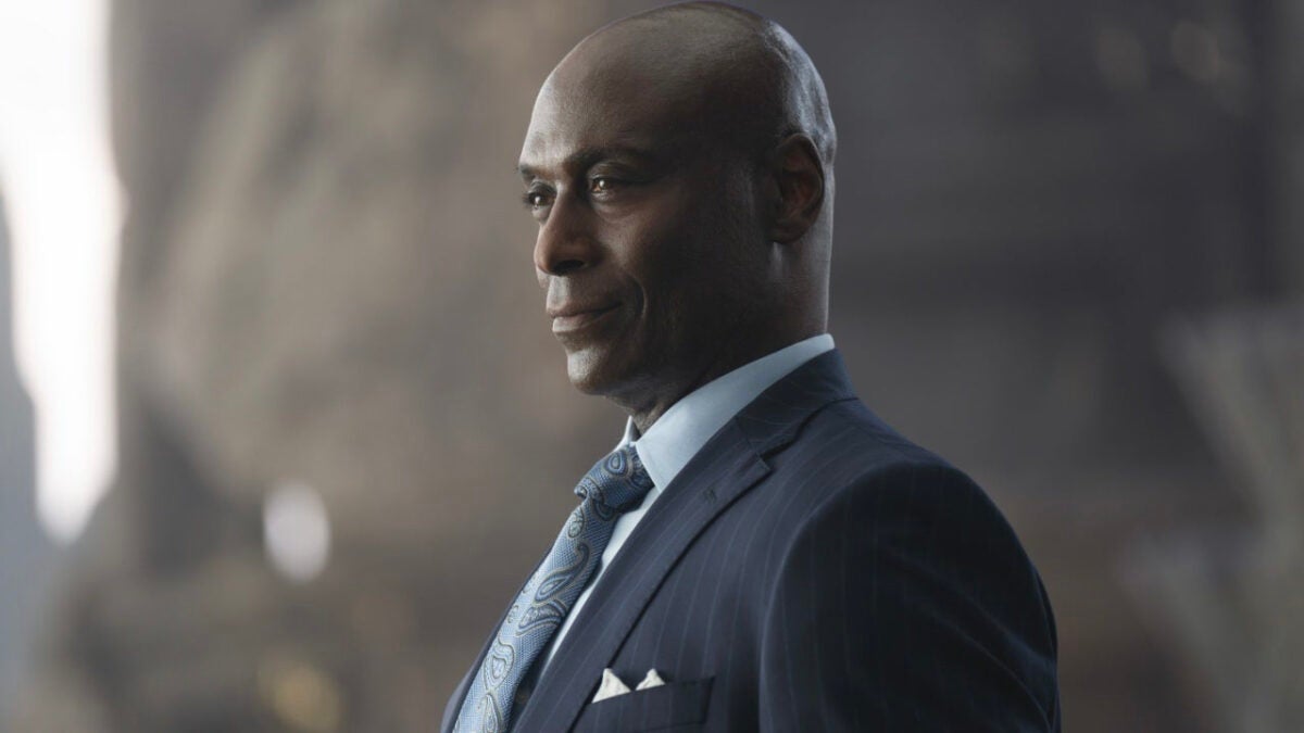 El tributo a Lance Reddick al final de Percy Jackson que no te puedes perder