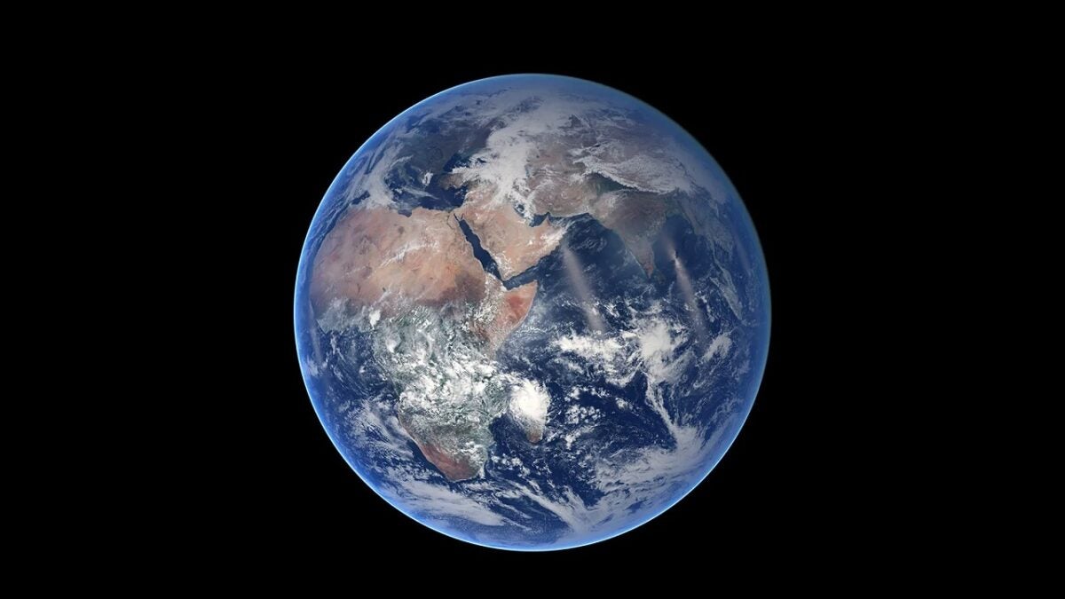 Imagen de La Tierra cortesía de la NASA