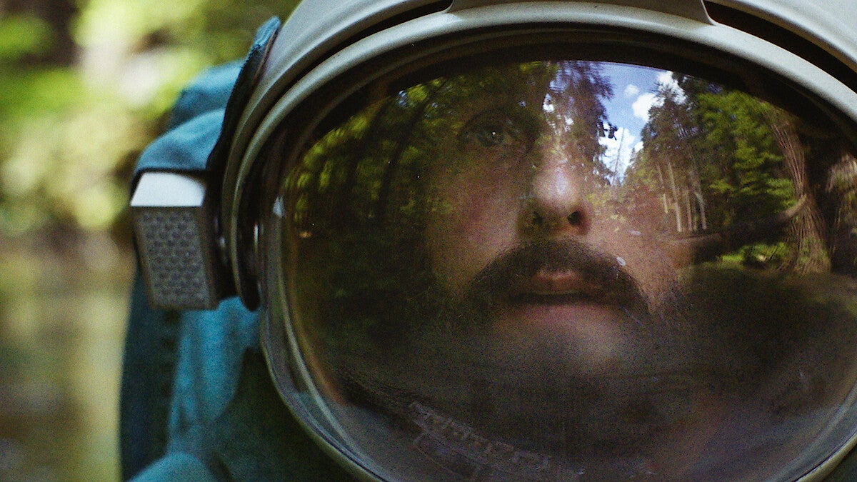 Llega hoy a Netflix la película de ciencia ficción de Adam Sandler y la crítica no lo tiene claro