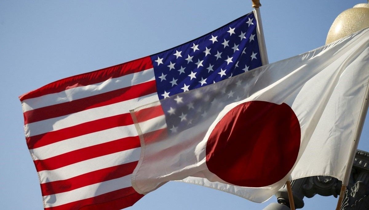 Banderas de EEUU y Japón