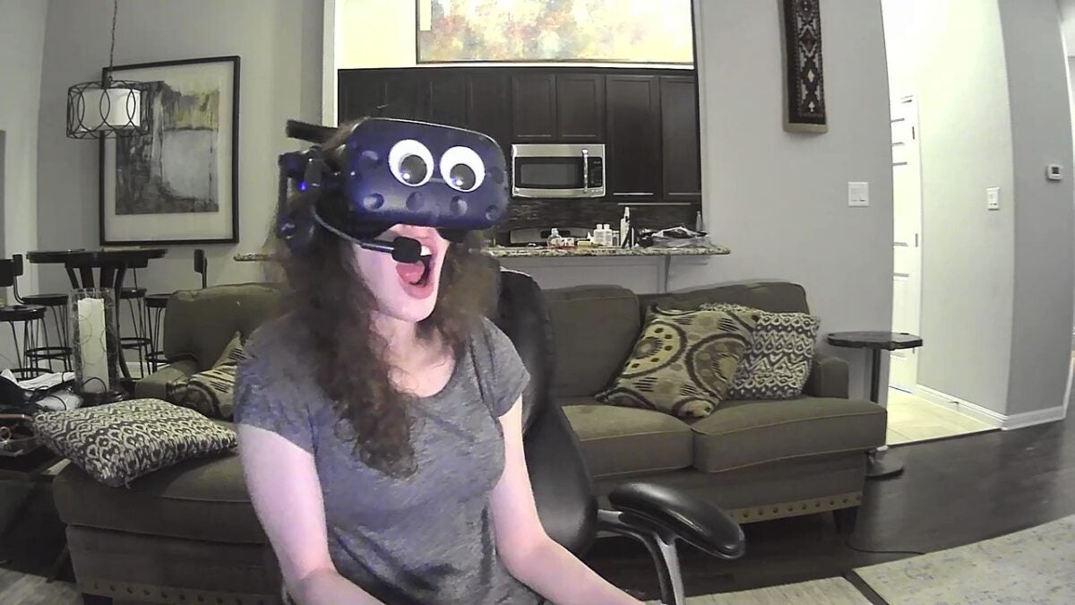 La jugadora de Skyrim que se ha construido un traje para sentir el mismo dolor que su personaje