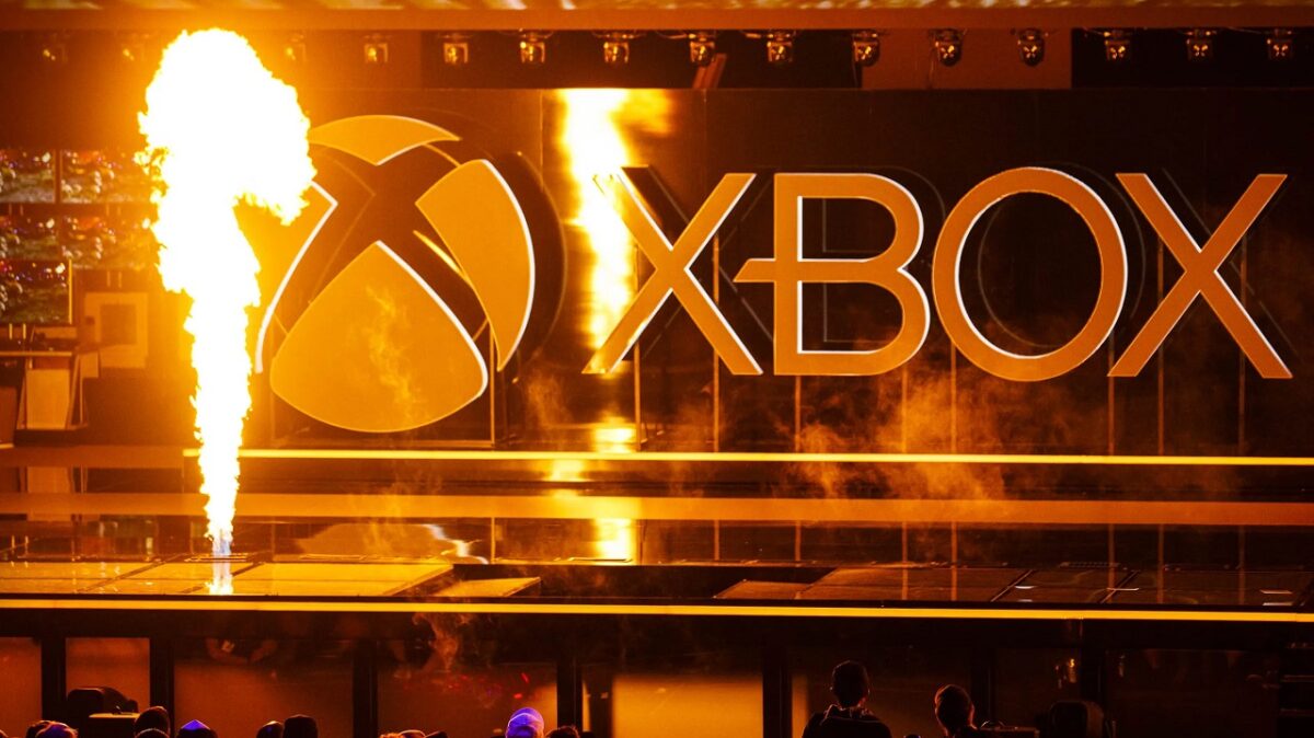 Xbox en un escenario con fuego