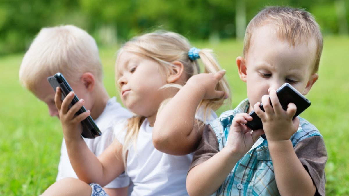 Why children should not have smartphones and tablets before they are 12 years old