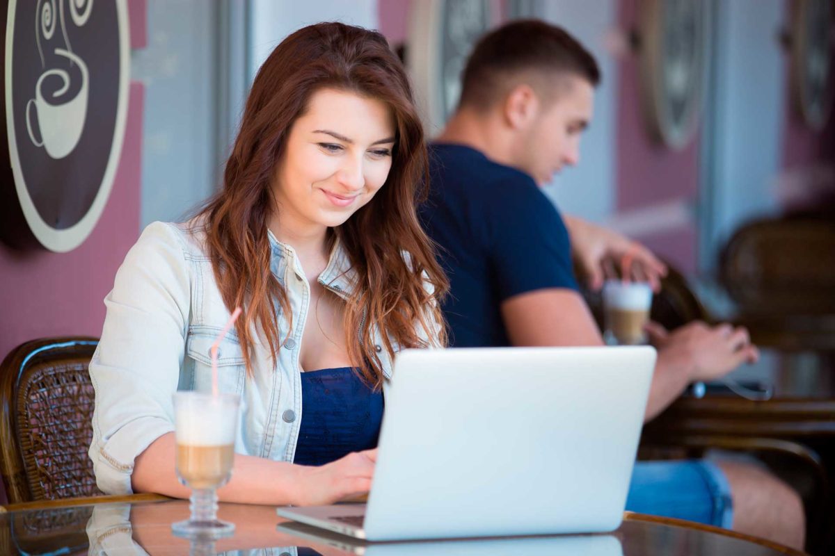 6 Tips to Stay secure while using Wi-Fi hotspots