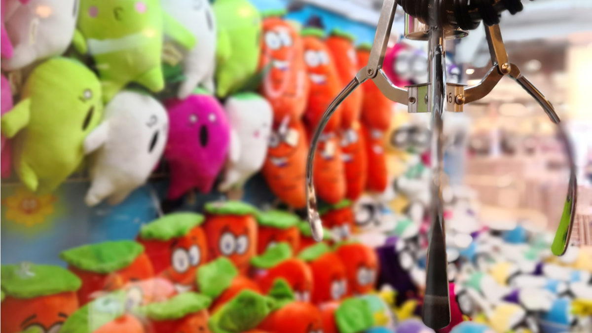 Toreba lets you control a real arcade crane game in Japan