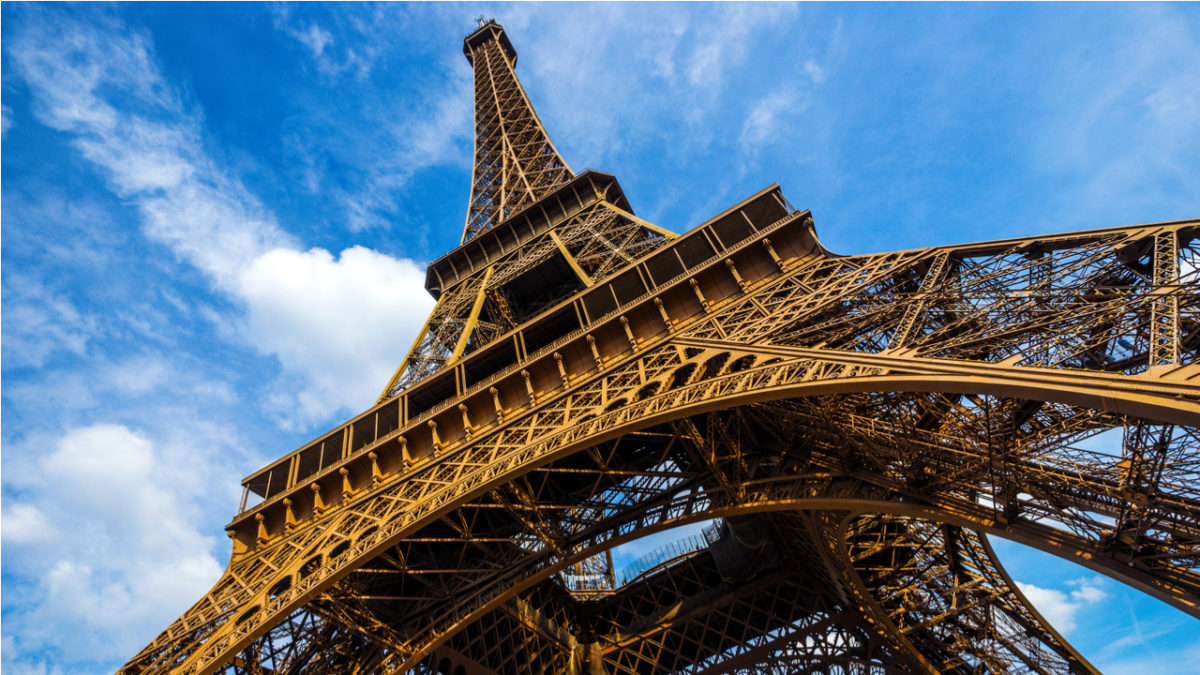 Top 5 apps for traveling outside of the country