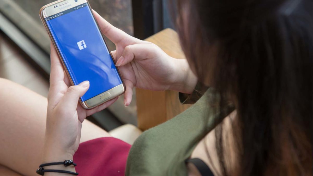 Facebook: Shake your phone to report bugs