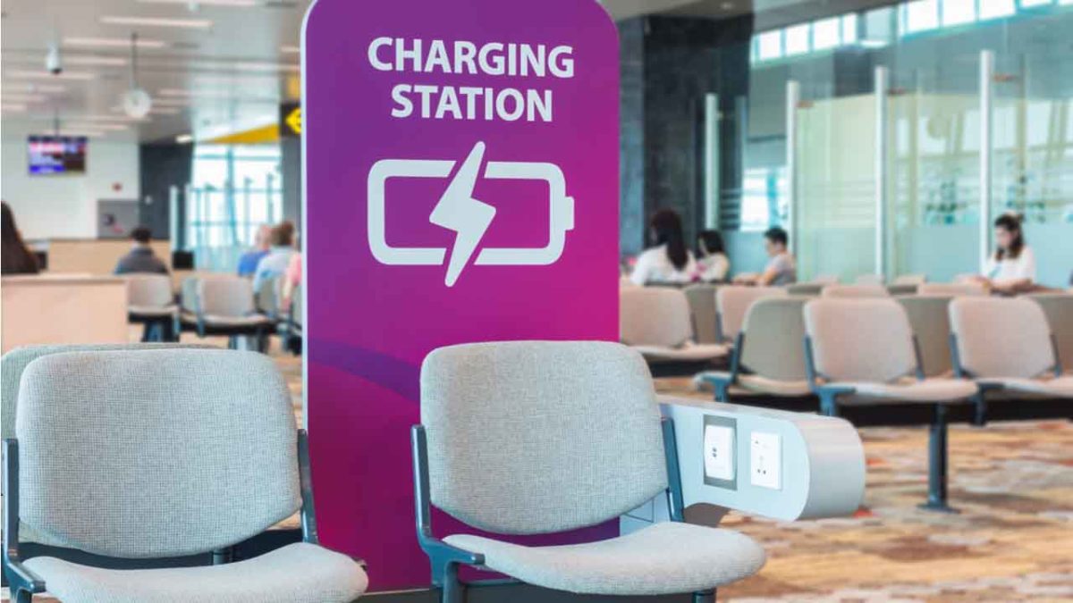 Airport charging stations could give your phone malware