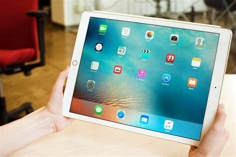 How to Use Universal Control Across Macs and iPads