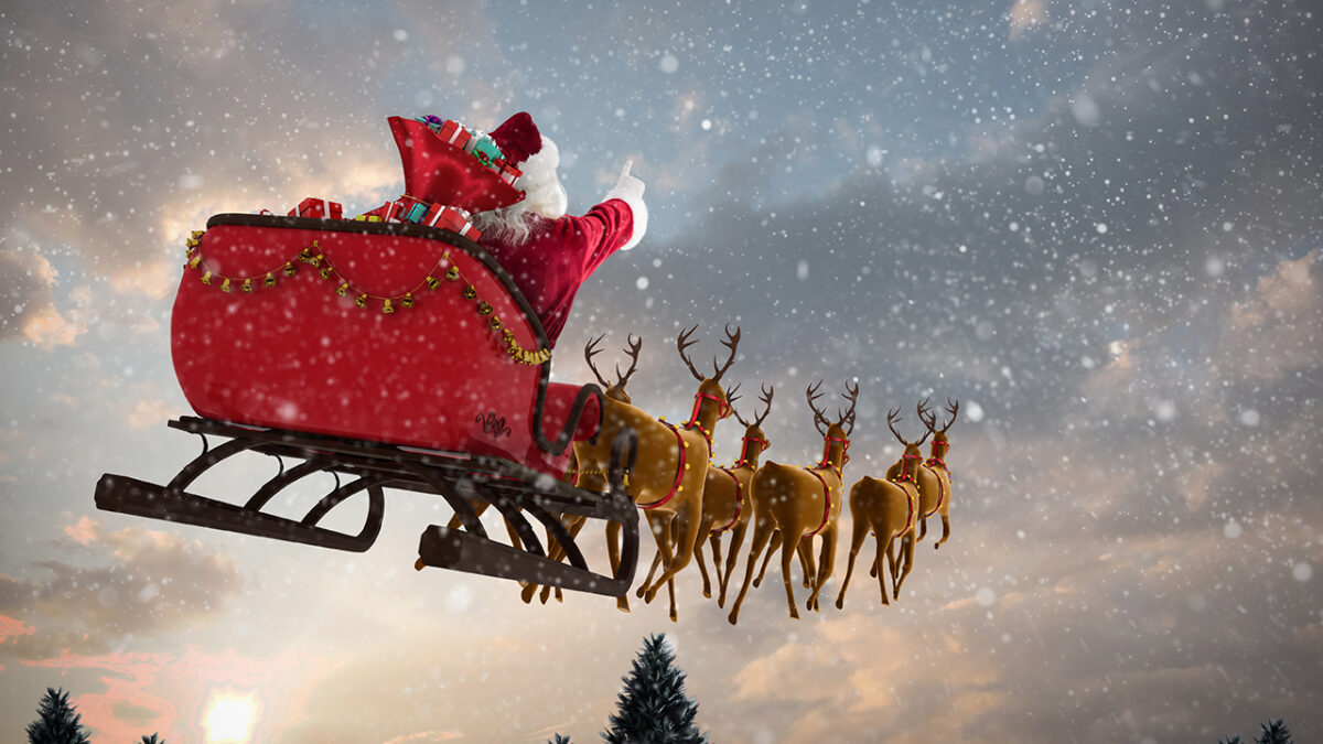 Santa is coming: time to follow him for your children to see