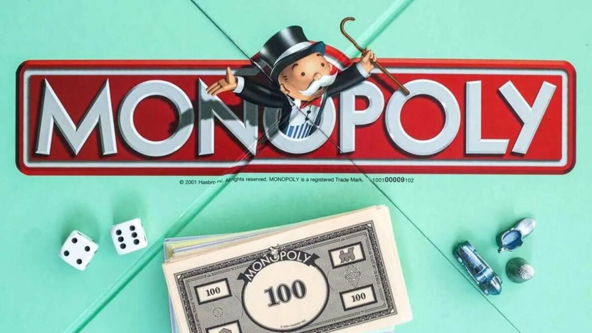 The Christmas Monopoly exists… and we can't recommend it to anyone