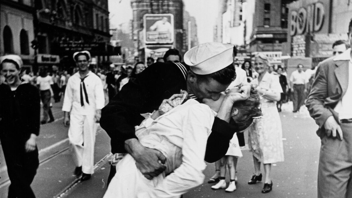 The most famous non-consensual kiss in history: What happened in Times Square in 1945?