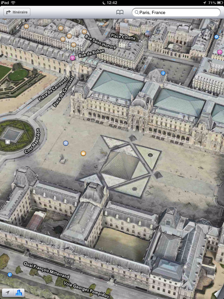 Paris en 3D - Pyramide du Louvre avec Plans