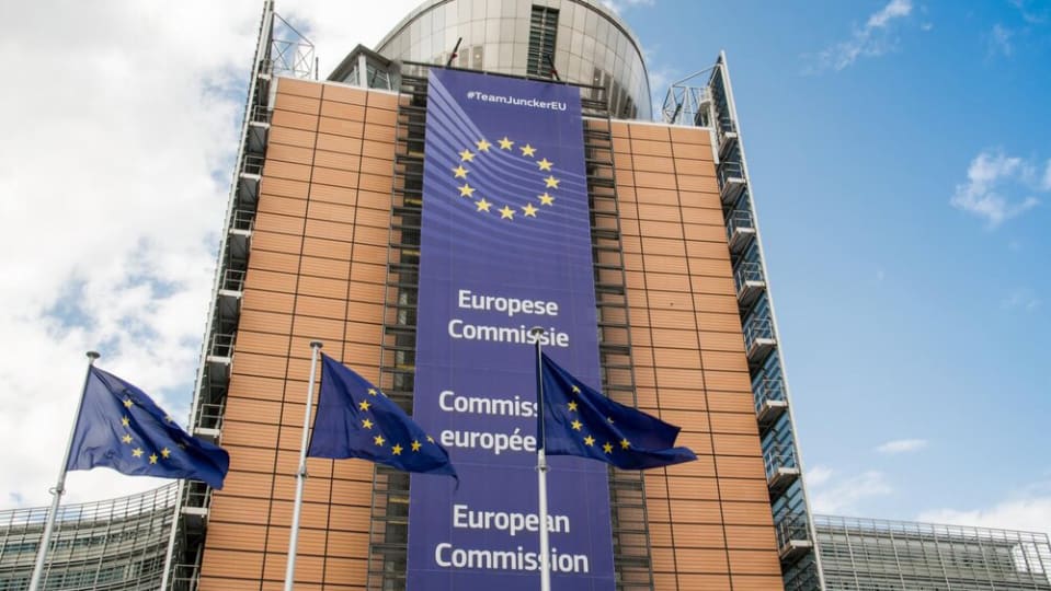 ¿TikTok podría prohibirse en Europa? La Comisión Europea veta la app en los dispositivos oficiales