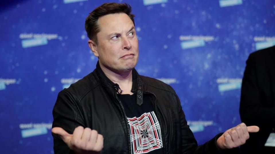 Twitter: Elon Musk quiere que lo veas hasta en la sopa