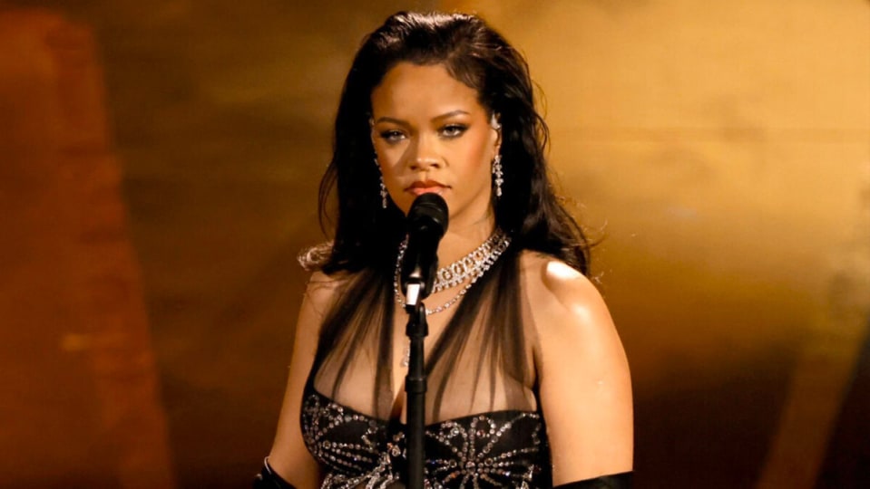 Después de la Super Bowl, Rihanna regresa por todo lo alto en los Oscars de 2023