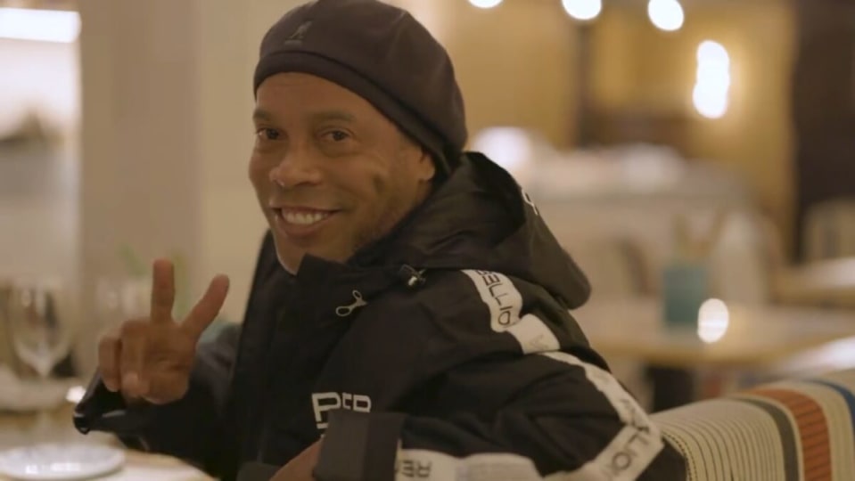 Ronaldinho’s stunning return to football! Find out which league he’s playing in