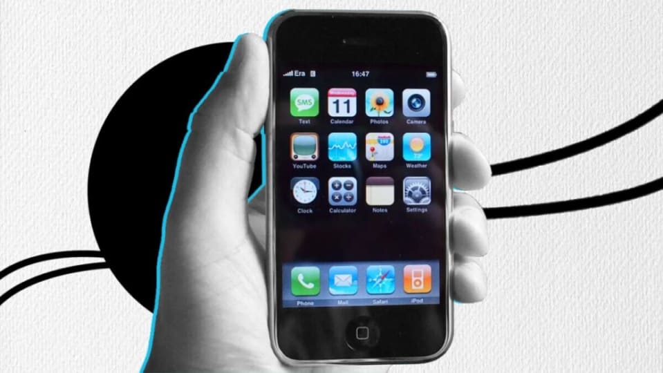 How many pre-installed apps did the original iPhone have? Find out what they were