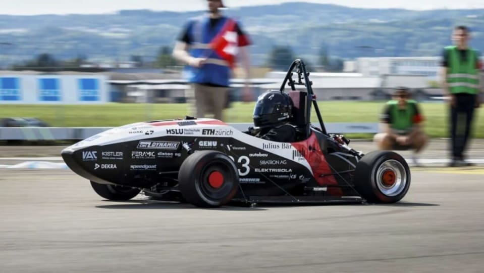They have just set a historic speed record in cars: 100 km/h in less than 1 second