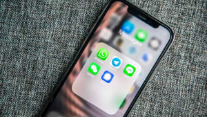WhatsApp está probando un sistema de aprobación para los nuevos participantes en los chats grupales