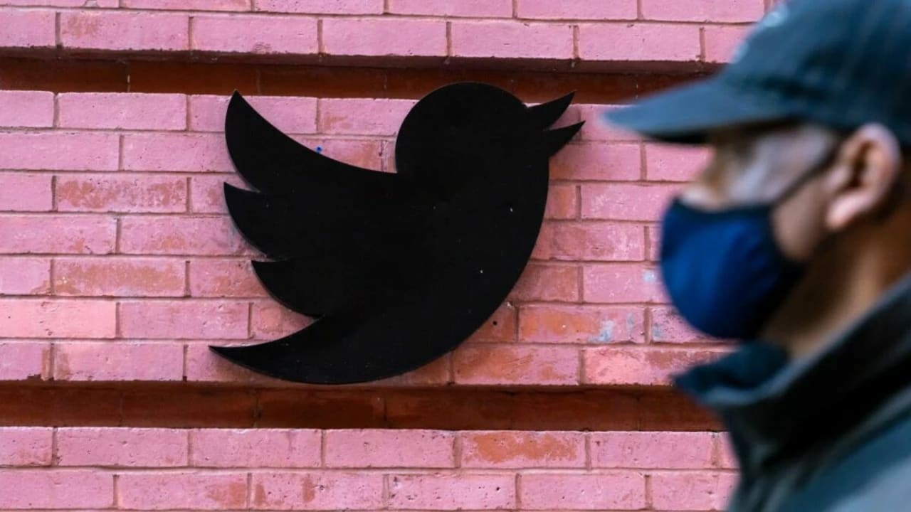 Twitter no longer cares about false information related to COVID