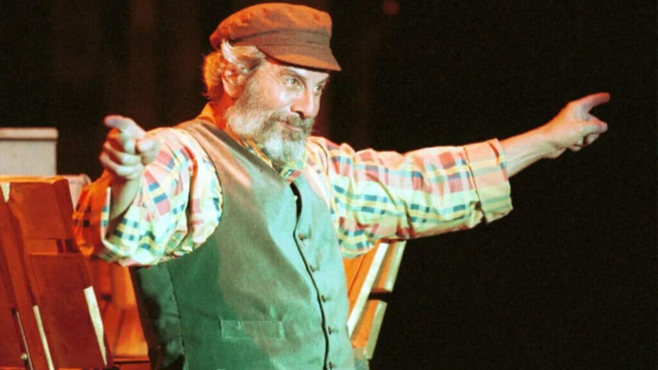 Chaim Topol: Fiddler on the Roof star dies aged 87