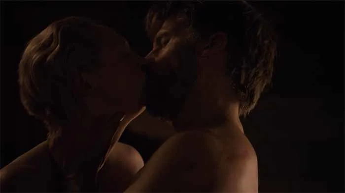 Brienne and Jaime kiss