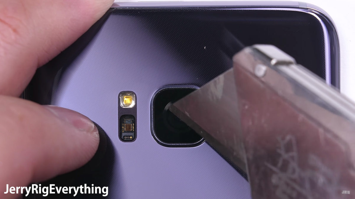 jerryrigeverything-also-found-that-the-camera-was-resistant-to-scratches-from-a-box-cutter-which-is-impressive