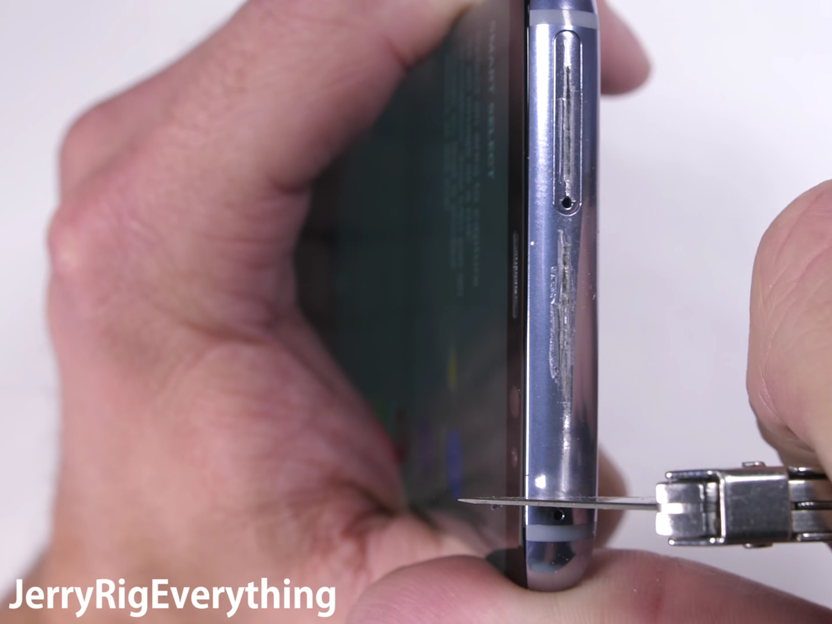 the-metal-sides-of-the-galaxy-s8-are-likely-to-scratch