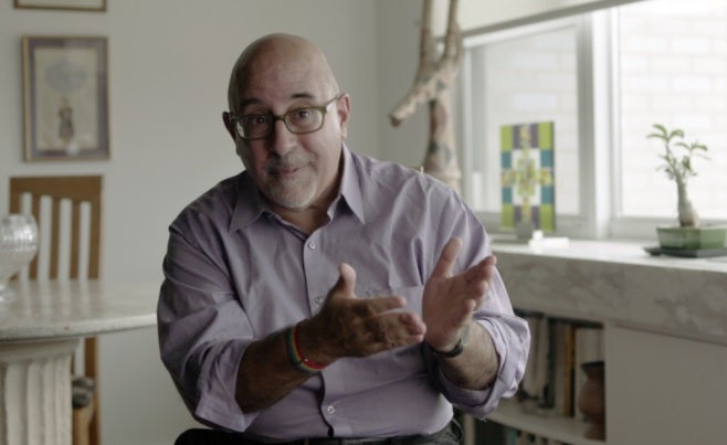 Evan Wolfson hablando en la docuserie Pride