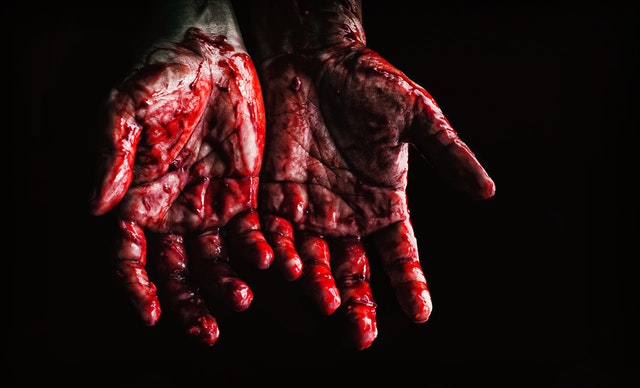 Manos con sangre