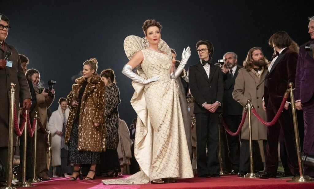La Baronesa Von Hellman (Emma Stone) en el film Cruella