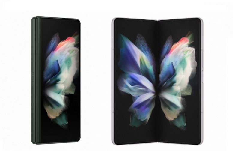 Samsung Galaxy Z Fold3 5G con la pantalla cerrada y abierta.