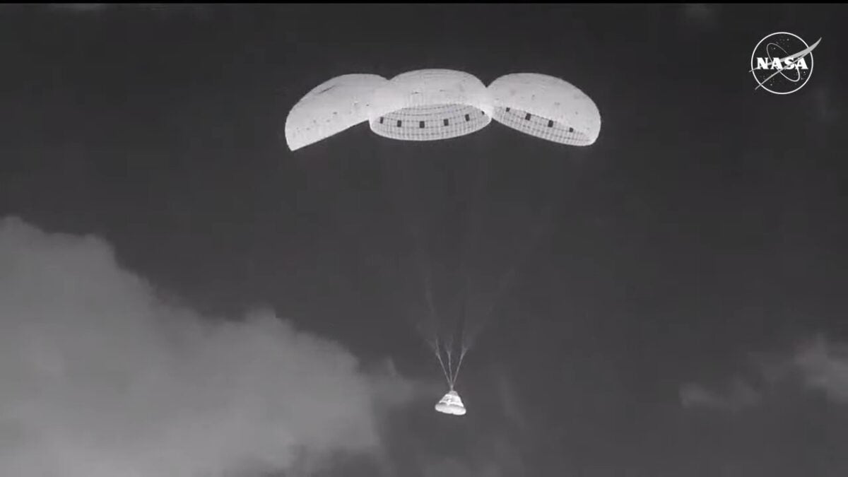 Ya está en casa: la Starliner de Boeing llega a la Tierra tras 3 meses repletos de problemas