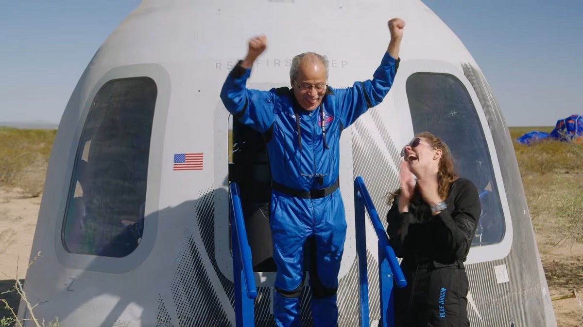 Blue Origin quiere que seas un turista espacial más y con este anuncio no podrás decir que no