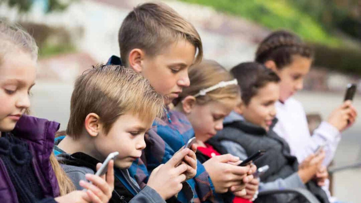 Si tienes 16 años y te flipan las redes sociales, tenemos malas noticias: se acabó lo que se daba