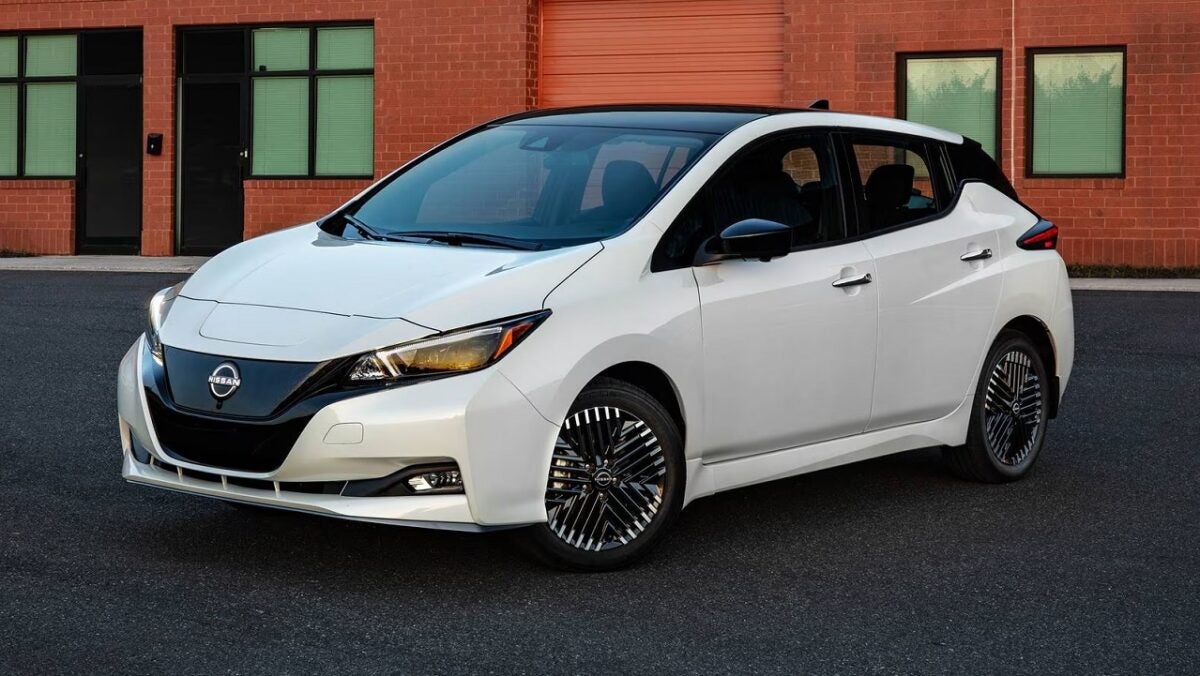 Nissan regala un coche eléctrico a una clienta por un desagradable motivo