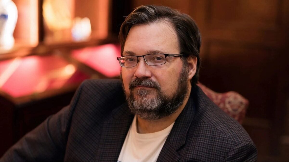 Brandon Sanderson tiene muy malas noticias para quienes esperan ver sus libros adaptados al cine