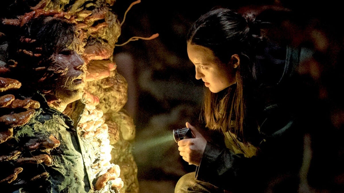 El showrunner de The Last of Us explica porqué decidieron introducir las esporas en la serie