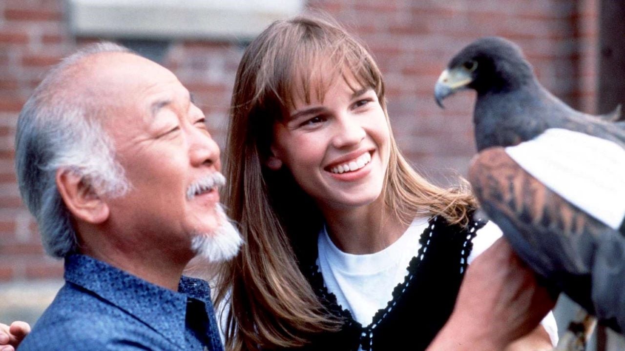 ¿Veremos a Hilary Swank en Cobra Kai? Sus productores así lo quieren, pero ella no está por la labor