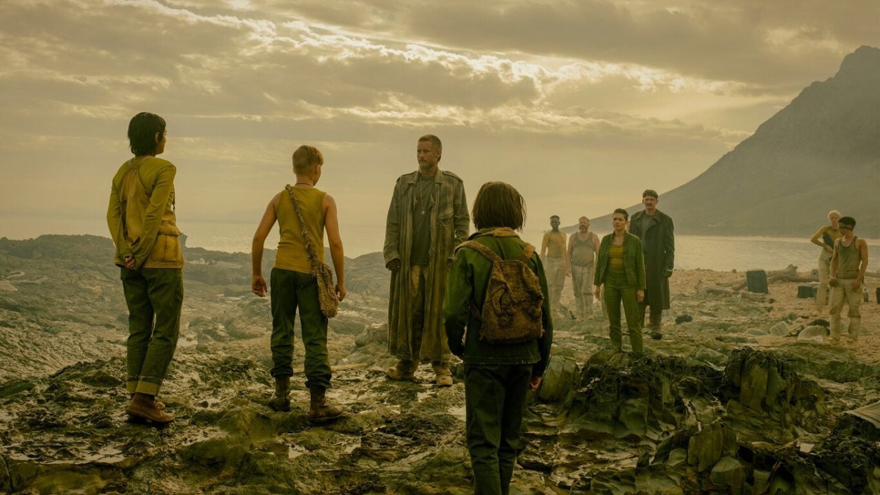 La cancelación de Raised by Wolves de Max deja impactados a los fans mientras Aaron Guzikowski pasa a un nuevo proyecto con Kojima Productions